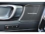 Volvo EX40 Extended Range Ultra 82 kWh - Panorama/schuifdak - IntelliSafe Assist & Surround - 360º Camera - Harman/Kardon audio - Verwarmde voorstoelen & stuur - Parkeersensoren voor & achter - Elektr. bedienb. voorstoelen met geheugen links - Draadloze tel. lader - Warmtepomp - Extra getint glas - 19' LMV