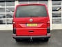 Volkswagen Transporter Kombi 2.0 TDI L2H1 150pk BPM/ BTW vrij 9-Persoons Euro 6 Airco Cruise control Navigatiesysteem Telefoonverbinding Apple carplay 1e eigenaar Trekhaak 2500kg trekgewicht 1e eigenaar Euro 6 Ex overheidsauto
