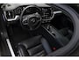 Volvo V60 B4 Automaat Momentum Business | Elektrisch glazen panorama-dak | Lederen bekleding | Voorstoelen en stuurwiel verwarmbaar | 1e Eigenaar + 100% Dealeronderhouden | Premium audio van Harman Kardon | Achteruitrijcamera | Parkeersensoren voor en achter | Keyless entry & start | Apple Carlpay & Android Auto | Semi elektrische trekhaak | Rijstrookdetectie met correctie | Pilot Assist & adaptieve cruise control |