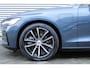 Volvo V60 2.0 T6 Plug-in hybrid AWD Plus Dark | Lichtmetalen Velgen 18" | Electronic Climate Controle |  Voorstoelen + Stuurwiel Verwarmd En Elektrische Lendesteunen | Achterbank Verwarmd  | Keyless Entry | Keyless Start | Google Navigatiesysteem |