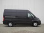 Peugeot Boxer 333 2.2 BlueHDi 140pk L2H2 Premium | 3-Zits | Navigatie | Achteruitrijcamera | Airco | Laadruimte betimmerd | Cruise control | Comfort Stoel | Parkeersensoren