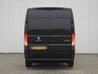 Peugeot Boxer 333 2.2 BlueHDi 140pk L2H2 Premium | 3-Zits | Navigatie | Achteruitrijcamera | Airco | Laadruimte betimmerd | Cruise control | Comfort Stoel | Parkeersensoren
