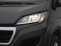 Peugeot Boxer 333 2.2 BlueHDi 140pk L2H2 Premium | 3-Zits | Navigatie | Achteruitrijcamera | Airco | Laadruimte betimmerd | Cruise control | Comfort Stoel | Parkeersensoren