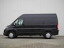 Peugeot Boxer 333 2.2 BlueHDi 140 L2H2 Premium 140 Pk | 3-Zits | Camera Achter | Laadruimte Pakket | Cruise Control | Navigatie | Comfort Stoel
