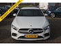 Mercedes-Benz A-klasse 180 AUT7 AMG LINE WIDESCREEN NAVI CAMERA CARPLAY NL AUTO