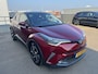 Toyota C-HR 1.8 Hybrid Style CVT Automaat Schitterende Nederlandse C-Hr voorzien van o.a.: Trekhaak, Navigatie, Climate Control, Cruise Crontrol, Dode hoek detectie, Parkeerhulp Camera, Parelmoerlak