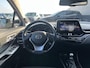 Toyota C-HR 1.8 Hybrid Style CVT Automaat Schitterende Nederlandse C-Hr voorzien van o.a.: Trekhaak, Navigatie, Climate Control, Cruise Crontrol, Dode hoek detectie, Parkeerhulp Camera, Parelmoerlak