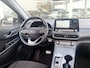 Hyundai Kona Electric EV Fashion 64 kWh | SOH: nnb | Trekhaak | 3 Fase | Warmtepomp | HUD | Navi | Adaptive CC | Blindspot |