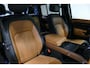 Land Rover Defender 110 2.0 P400e 110 X / Panoramadak / Elektr. verstelbare voorstoelen + memory / Matrix LED / Rondomzichtcamera / HUD / Koelkast in armleuning / Head-up / Apple Carplay - Android Auto / Stoelkoeling & verwarming / Luchtvering / Meridian Surround Sound / Elektr. wegklapbare trekhaak / Stuurwiel verwarmd / 20'' LMV / Camera in binnenspiegel