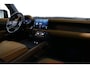 Land Rover Defender 110 2.0 P400e 110 X / Panoramadak / Elektr. verstelbare voorstoelen + memory / Matrix LED / Rondomzichtcamera / HUD / Koelkast in armleuning / Head-up / Apple Carplay - Android Auto / Stoelkoeling & verwarming / Luchtvering / Meridian Surround Sound / Elektr. wegklapbare trekhaak / Stuurwiel verwarmd / 20'' LMV / Camera in binnenspiegel