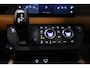 Land Rover Defender 110 2.0 P400e 110 X / Panoramadak / Elektr. verstelbare voorstoelen + memory / Matrix LED / Rondomzichtcamera / HUD / Koelkast in armleuning / Head-up / Apple Carplay - Android Auto / Stoelkoeling & verwarming / Luchtvering / Meridian Surround Sound / Elektr. wegklapbare trekhaak / Stuurwiel verwarmd / 20'' LMV / Camera in binnenspiegel