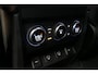 Land Rover Defender 110 2.0 P400e 110 X / Panoramadak / Elektr. verstelbare voorstoelen + memory / Matrix LED / Rondomzichtcamera / HUD / Koelkast in armleuning / Head-up / Apple Carplay - Android Auto / Stoelkoeling & verwarming / Luchtvering / Meridian Surround Sound / Elektr. wegklapbare trekhaak / Stuurwiel verwarmd / 20'' LMV / Camera in binnenspiegel