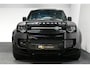 Land Rover Defender 110 2.0 P400e 110 X / Panoramadak / Elektr. verstelbare voorstoelen + memory / Matrix LED / Rondomzichtcamera / HUD / Koelkast in armleuning / Head-up / Apple Carplay - Android Auto / Stoelkoeling & verwarming / Luchtvering / Meridian Surround Sound / Elektr. wegklapbare trekhaak / Stuurwiel verwarmd / 20'' LMV / Camera in binnenspiegel