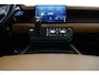 Land Rover Defender 110 2.0 P400e 110 X / Panoramadak / Elektr. verstelbare voorstoelen + memory / Matrix LED / Rondomzichtcamera / HUD / Koelkast in armleuning / Head-up / Apple Carplay - Android Auto / Stoelkoeling & verwarming / Luchtvering / Meridian Surround Sound / Elektr. wegklapbare trekhaak / Stuurwiel verwarmd / 20'' LMV / Camera in binnenspiegel
