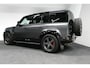 Land Rover Defender 110 2.0 P400e 110 X / Panoramadak / Elektr. verstelbare voorstoelen + memory / Matrix LED / Rondomzichtcamera / HUD / Koelkast in armleuning / Head-up / Apple Carplay - Android Auto / Stoelkoeling & verwarming / Luchtvering / Meridian Surround Sound / Elektr. wegklapbare trekhaak / Stuurwiel verwarmd / 20'' LMV / Camera in binnenspiegel
