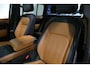 Land Rover Defender 110 2.0 P400e 110 X / Panoramadak / Elektr. verstelbare voorstoelen + memory / Matrix LED / Rondomzichtcamera / HUD / Koelkast in armleuning / Head-up / Apple Carplay - Android Auto / Stoelkoeling & verwarming / Luchtvering / Meridian Surround Sound / Elektr. wegklapbare trekhaak / Stuurwiel verwarmd / 20'' LMV / Camera in binnenspiegel