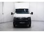 Volkswagen Crafter 2.0 TDI 140 pk Bakwagen met Laadklep / Zijdeur Navi, Airco, LxBxH 430x210x210 cm