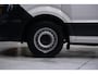 Volkswagen Crafter 2.0 TDI 140 pk Bakwagen met Laadklep / Zijdeur Navi, Airco, LxBxH 430x210x210 cm