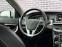 Volvo V40 1.5 T2 Edition+ | TREKHAAK | Automaat | Standkachel | Stoelverwarming | Volvo on Call | Regensensor | Dealer onderhouden |