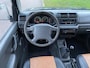 Suzuki Jimny 1.3 JX 2WD 3-Drs Stuurbekrachtiging Audio-CD/MP3 Leder 2 x airbag LMV 15" Colorpakket Trekhaak Dealeronderhoud Nw Apk