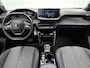 Peugeot 2008 1.2 Hybrid Allure 145pk Automaat | Adaptieve Cruise Control | Stoelverwarming | Camera Voor + Achter | LED | 17"LMV | Dodehoekdetectie | Apple Carplay/Android Auto |
