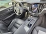 Volvo V60 2.0 B3 Essential Edition | Leder | Adaptieve Cruise Control | Sport Pack | 19" Black Edition Velgen | Stoelverwarming | Park Assist |