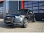 Audi Q5 55 TFSI e S-Line Quattro Competition | Luchtvering | Pano | B&O | Stoelmassage | Matrix Led | Afgevlakt Stuur | Virtual Cockpit | Alcantara | Dode Hoek | Ambient Sfeerverlichting+ | Zwenkbare Trekhaak | Camera | Keyless
