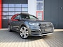 Audi Q5 55 TFSI e S-Line Quattro Competition | Luchtvering | Pano | B&O | Stoelmassage | Matrix Led | Afgevlakt Stuur | Virtual Cockpit | Alcantara | Dode Hoek | Ambient Sfeerverlichting+ | Zwenkbare Trekhaak | Camera | Keyless