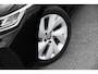 Volkswagen Golf Variant Life Edition | 'App-Connect' draadloze smartphone integratie | Achterbank in ongelijke delen neerklapbaar incl. middenarmsteun en doorlaadmogelijkheid | Afstandscontrolesysteem (Front Assist)