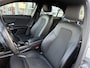 Mercedes-Benz A-klasse 180 Business Solution | Stoelverwarming | Navigatie | PDC | Camera | Navigatie | AMG Line