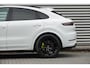 Porsche Cayenne Coupé 3.0 E-Hybrid | Sport Chrono | Pano | Alcantara | Luchtvering | HUD | Memory | 360 |