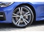 BMW 3-Serie Touring 330i xDrive High Executive M-pakket | Pano | HUD | 19" | Laser | Keyless | Hifi | Camera | DAB | Elektr. stoel + mem | Alarm kl.3 | Etc.