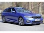 BMW 3-Serie Touring 330i xDrive High Executive M-pakket | Pano | HUD | 19" | Laser | Keyless | Hifi | Camera | DAB | Elektr. stoel + mem | Alarm kl.3 | Etc.