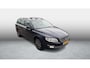Volvo V70 2.0 T4 Polar+ | Trekhaak | Origineel Nederlandse auto 1e eigenaar | Volvo dealer onderhouden | Schuifdak | Niveauregeling | Lederen bekleding | Elektrische stoelverstelling | Bi-xenon koplampen | Standkachel | Stoelverwarming | Verwarmbare voorruit | Dakrails zilver | Volvo On Call | Parkeersensoren voor + achter | Elektrische achterklep |