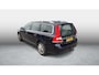 Volvo V70 2.0 T4 Polar+ | Trekhaak | Origineel Nederlandse auto 1e eigenaar | Volvo dealer onderhouden | Schuifdak | Niveauregeling | Lederen bekleding | Elektrische stoelverstelling | Bi-xenon koplampen | Standkachel | Stoelverwarming | Verwarmbare voorruit | Dakrails zilver | Volvo On Call | Parkeersensoren voor + achter | Elektrische achterklep |
