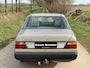 Mercedes-Benz Pullman 200D W124 1986, TREKHAAK, BEKLEDING