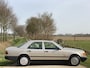 Mercedes-Benz Pullman 200D W124 1986, TREKHAAK, BEKLEDING