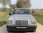 Mercedes-Benz Pullman 200D W124 1986, TREKHAAK, BEKLEDING