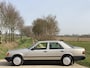 Mercedes-Benz Pullman 200D W124 1986, TREKHAAK, BEKLEDING