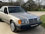 Mercedes-Benz Pullman 200D W124 1986, TREKHAAK, BEKLEDING