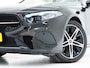 Mercedes-Benz A-klasse 250 e Luxury Line | Panoramadak | Sfeerlicht | Camera | Keyless | Zwarte Hemel | Cruise | DAB
