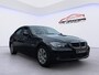 BMW 3-Serie 318i in top staat!/Apple Carplay/Trekhaak/Airco/Cruise control/Centrale deurvergr./Elektr. ruiten en spiegels/Multifunctioneel stuur/ (MET GARANTIE*)