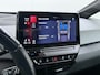 Volkswagen ID.3 First Max 62kWh Pano-Dak Elektr.Stoelen Adap.Cruise Camera Head-Up Matrix-Led Elektr.Stoelen 20"lm Navi Ecc Keyless Advanced SOH 89% Ergo Active Stoelen Stuur+Stoelverwarming Led-a-licht dynamisch Apple Carplay Android Auto Dodehoek detector Origineel Nederlandse Auto € 49.176 nieuw!