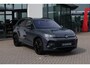 Volkswagen Tiguan 1.5 eHybrid R-Line Edition 272PK / 200kW DSG, Interieur style pakket (lederen 'Varenna' bekleding, elektrisch verstelbare voorstoelen met geheugenfunctie en ventilatie), comfort pakket plus (verwarmbare vooruit, verwarmbare achterbank), black style pakket, elektrisch uitklapbare trekhaak met aanhanger manoeuvreerhulp, verwarmbare voorstoelen, verwarmbaar stuurwiel, Apple Carplay & Android Auto, 20" 'Leeds' LMV, parkeersensoren voor en achter (pdc), rondomzichtcamera (area view), elektrisch verstel-, verwarm- en inklapbare buitenspiegels, navigatie, DAB+, adaptieve cruise control (acc) etc.