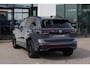 Volkswagen Tiguan 1.5 eHybrid R-Line Edition 272PK / 200kW DSG, Interieur style pakket (lederen 'Varenna' bekleding, elektrisch verstelbare voorstoelen met geheugenfunctie en ventilatie), comfort pakket plus (verwarmbare vooruit, verwarmbare achterbank), black style pakket, elektrisch uitklapbare trekhaak met aanhanger manoeuvreerhulp, verwarmbare voorstoelen, verwarmbaar stuurwiel, Apple Carplay & Android Auto, 20" 'Leeds' LMV, parkeersensoren voor en achter (pdc), rondomzichtcamera (area view), elektrisch verstel-, verwarm- en inklapbare buitenspiegels, navigatie, DAB+, adaptieve cruise control (acc) etc.