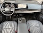 Nissan Ariya Evolve 66 kWh / Accu SOH 99% / Panoramadak / HUD / Luxe Premium Nappa Lederen Bekleding / BOSE Premium Audio / Stoel & Stuurwiel Verwarming / Stoel Ventilatie / Achterbank Verwarming / Elektr. Achterklep / Elektr. verstelbare Stoelen / 360 Camera / Apple Carplay & Android Auto /