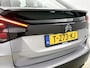 Citroën E-C4 EV Feel 50 kWh 136pk | Navigatie | Achteruitrijcamera | Climate Control | Cruise Control | Parkeersensoren | Armsteun | Led koplampen | Stof/kunstlederen comfortstoelen | Adaptief demping systeem | Bluetooth | Apple Carplay / Android Auto | DAB+ radio | Volledig digitaal instrumentenpaneel | 18" lichtmetalen velgen |