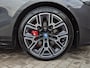 BMW i5 XDrive 40 M Sport Edition 84 kWh 4WD / SOH 96,61%/ VOL LEDER / M Sportpakket Pro / Fabrieksgarantie tot 02-2028  / Elektrische Trekhaak (1500KG) / Harman Kardon / Head-Up Display / Stoelverwarming & Ventilatie / Elektrisch Verstelbare Stoelen /