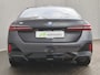 BMW i5 XDrive 40 M Sport Edition 84 kWh 4WD / SOH 96,61%/ VOL LEDER / M Sportpakket Pro / Fabrieksgarantie tot 02-2028  / Elektrische Trekhaak (1500KG) / Harman Kardon / Head-Up Display / Stoelverwarming & Ventilatie / Elektrisch Verstelbare Stoelen /