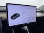 Tesla Model 3 Long Range AWD 75kWh Trekhaak AutoPilot Leeer Pano-dak Adaptive-Cruise Camera's Elektr.-Stuur+Stoelen+Spiegels+Geheugen+Easy-Entry+Verwarmde stoelen Park assistent Pdc WIFI Lane-Assist Navi LED DAB Voorverwarmen interieur Keyless One-Pedal-Drive 4WD SOH 86% 1.000KG Trekgewicht Origineel Nederlandse Auto Fabrieksgarantie op Accu en Motor tot 19-12-2027/192.00km € 60.430 nieuw!